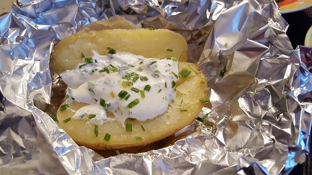 can you put aluminum foil in an air fryer